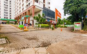 Vaccinated Staff - OYO 2582 Apartemen Serpong Green View